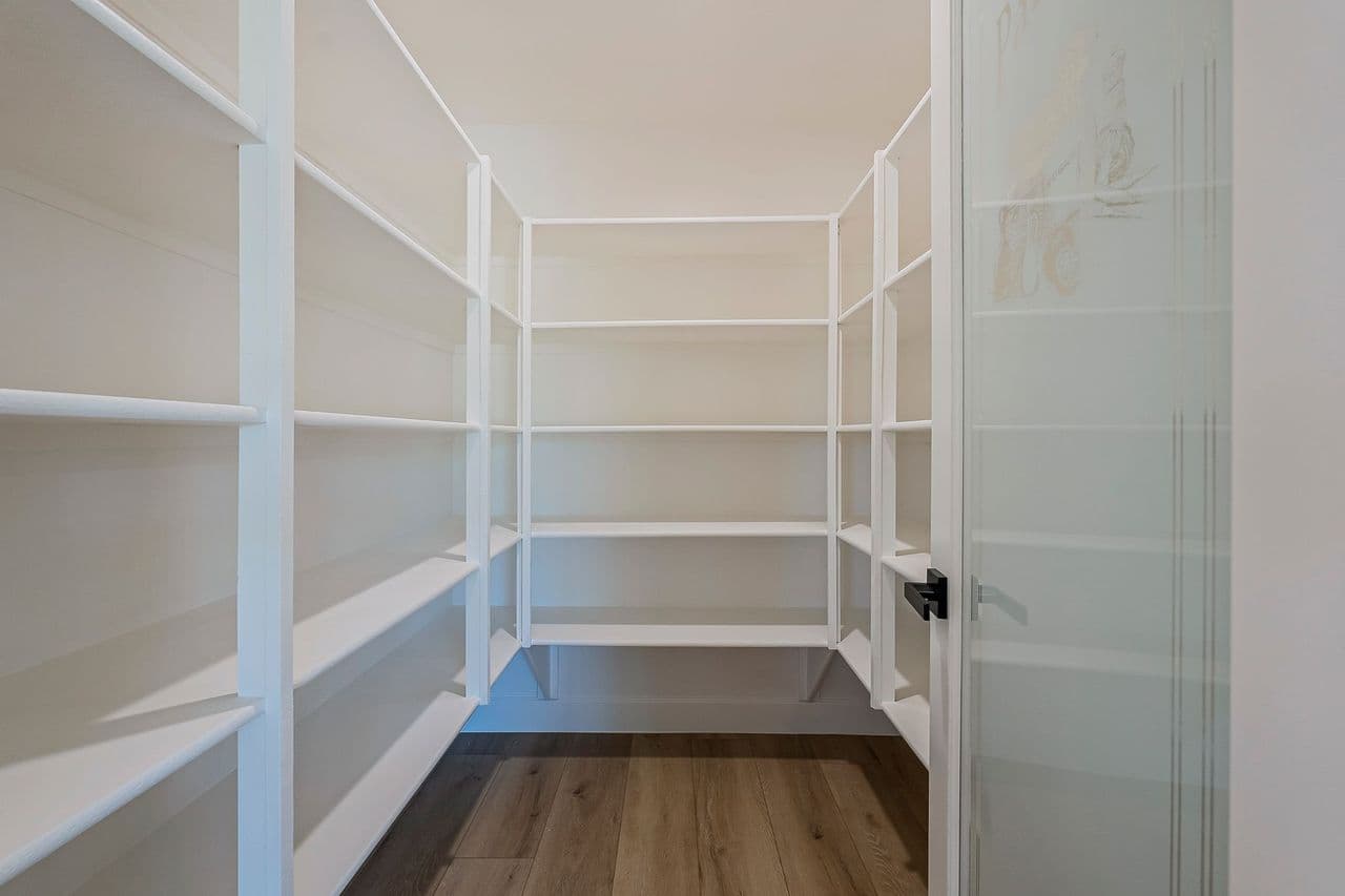 Walk-in Pantry